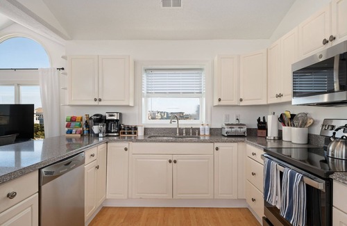 Nags Head Casa | NEW Ocean Views, Pool, Hot Tub, Decks, 4 Kings Arcade, Bikes, Loaded