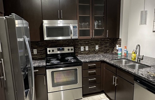 MacGregor Apartamento | LUX stay in Med CTR 1 bedroom apt