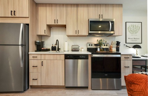 East Liberty Apartamento | LUX - Studio + King Bed + Gym + Free Parking
