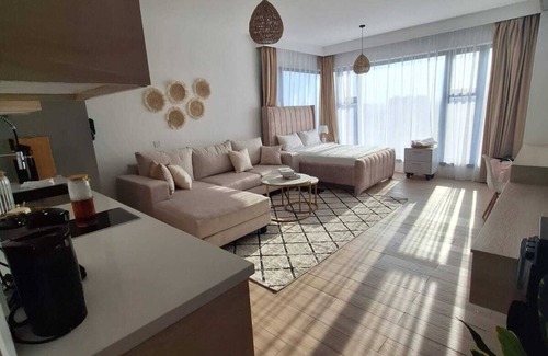 Thompson Estate Apartamento | Lux Studio near Junction Mall Lavington With swimming pool & gym, lounge area