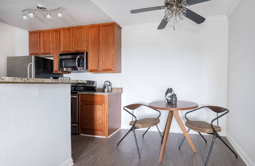 Torrance Apartamento | Lux Torrance 1BR w/ Roofdeck, Tennis, near Shopping, Beach by Blueground