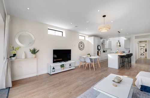Purley Casa | Lux UK CR8 Purley Rise 35 -Stunning Executive 5 Bedroom Home in Purley