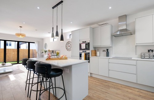Purley Casa | Lux UK CR8 Purley Rise 35 -Stunning Executive 5 Bedroom Home in Purley