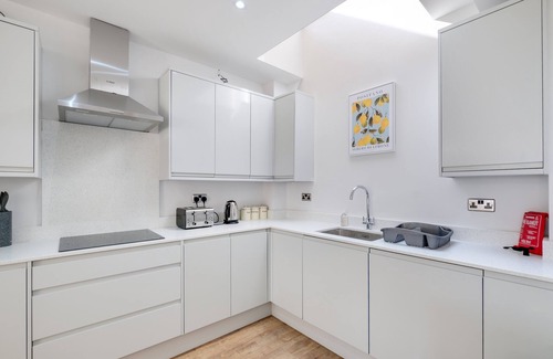 Purley Casa | Lux UK CR8 Purley Rise 35 -Stunning Executive 5 Bedroom Home in Purley