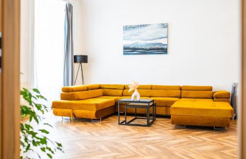 Kosice Old Town Apartamento | Luxapart BIG 12people apartment with Breakfast