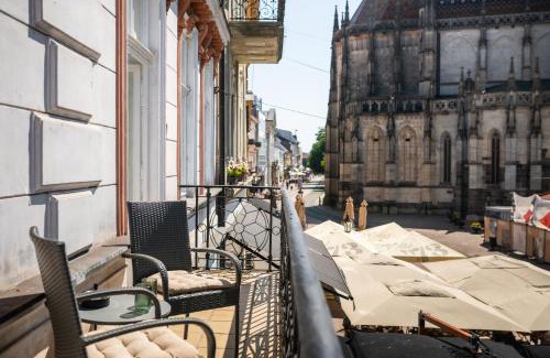 Kosice Old Town Apartamento | Luxapart BIG 12people apartment with Breakfast