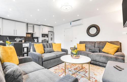 Kensington Apartamento | LUXaway 2BR Kensington with AC - Sleeps up to 11