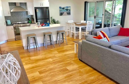 Yamba Casa | LUXE 1 bed retreat! Spacious, central location, NEW everything