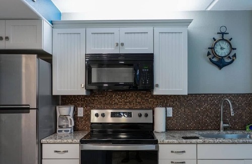 South Padre Island Apartamento | Luxe 1 bedroom Walk to Beach Pool 1 Bedroom Home by RedAwning