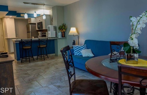 South Padre Island Apartamento | Luxe 1 bedroom Walk to Beach Pool 1 Bedroom Home by RedAwning
