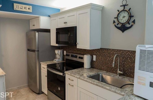 South Padre Island Apartamento | Luxe 1 bedroom Walk to Beach Pool 1 Bedroom Home by RedAwning