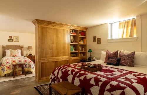 Guthrie Casa | Luxe 1920 Schoolhouse Sleeps 8 30 Min From Okc