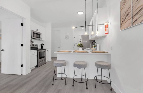 Elizabeth Apartamento | Luxe 1BR/5 Min to EWR/Near Prudential & NYC