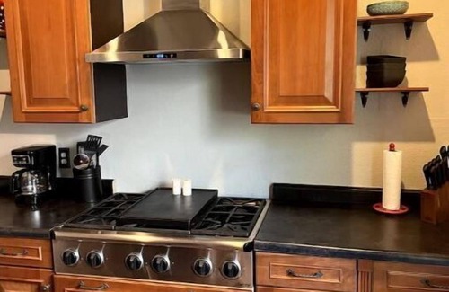 Tomah Apartamento | Luxe 2 Bedroom! New Hot Tub!