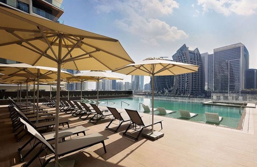 Business Bay Apartamento | Luxe 2 Bedroom with Burj Khalifa and Canal Views
