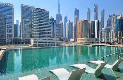 Business Bay Apartamento | Luxe 2 Bedroom with Burj Khalifa and Canal Views