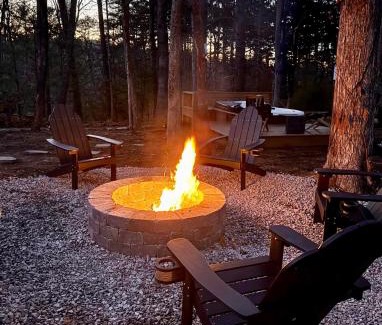 Asheville Casa | LUXE, 2 miles to Downtown, Hot Tub, Fire Pit, Secluded Serenity of the Blue Ridge Mountains