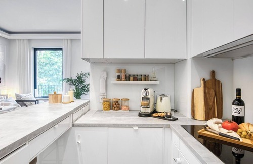 Ibiza Apartamento | Luxe 2BR Retiro Park | Salamanca families/ friends/ business trip/digital nomads