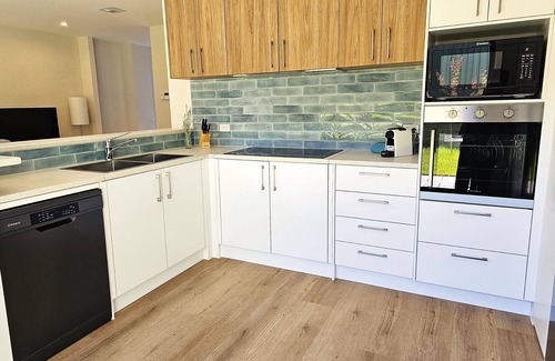 Gowrie Casa | LUXE 3 bedroom 2 1/2 bath Townhouse, Parking, WIFI, Garage, Outdoor area