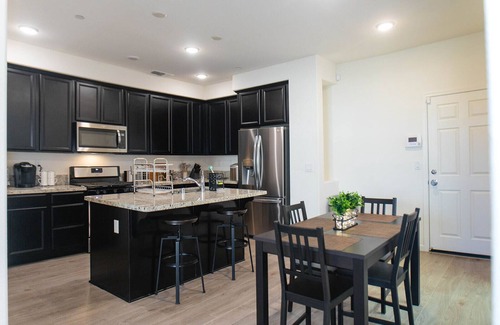 North Natomas Casa | Luxe 3B2B Townhouse in upscale Natomas