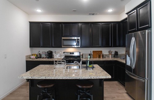 North Natomas Casa | Luxe 3B2B Townhouse in upscale Natomas