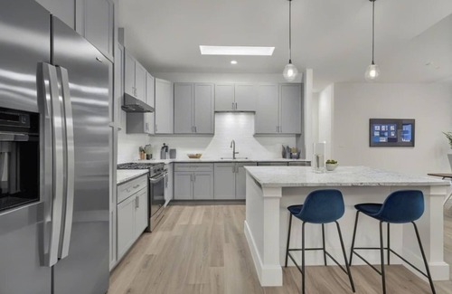Hayes Apartamento | Luxe 3BR King Suite Mins to Downtown Durham!