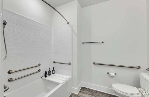 Hayes Apartamento | Luxe 3BR King Suite Mins to Downtown Durham!