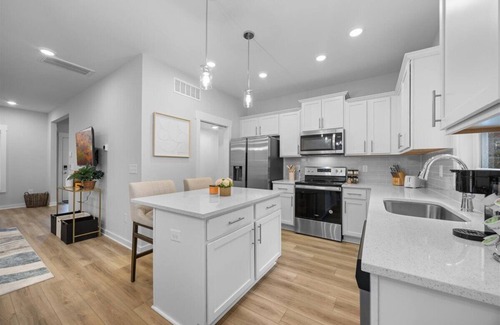 Durham Casa | Luxe 3BR Near Duke, DPAC, NCCU & Downtown Durham with Free Parking and Fast WiFi