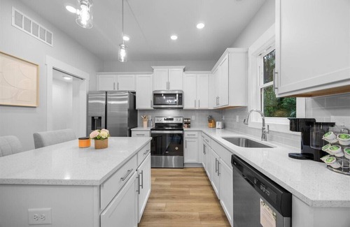 Durham Casa | Luxe 3BR Near Duke, DPAC, NCCU & Downtown Durham with Free Parking and Fast WiFi