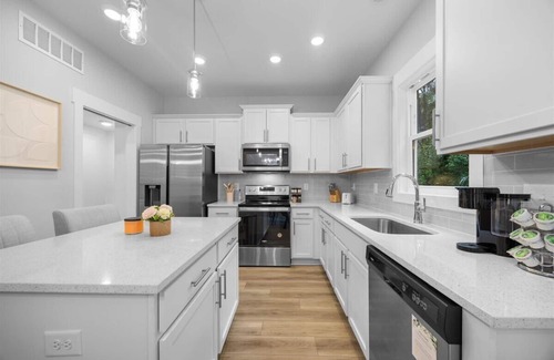 Durham Casa | Luxe 3BR Retreat Mins to Duke Campus, DPAC, NCCU & Downtown Durham/FREE PARKING