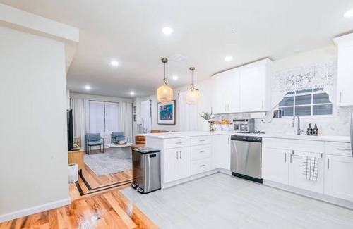 Newark Casa | LUXE 3BR Stay Free Parking Near NYC