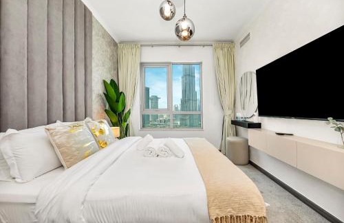 Downtown Dubai Apartamento | Luxe 4 bedroom Apartment I Burj Khalifa & Fountain Views I Free Gym, Pool, Parking, Wi-Fi and PS5 I by Skyline Serenity