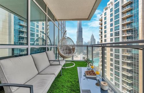 Downtown Dubai Apartamento | Luxe 4 bedroom Apartment I Burj Khalifa & Fountain Views I Free Gym, Pool, Parking, Wi-Fi and PS5 I by Skyline Serenity