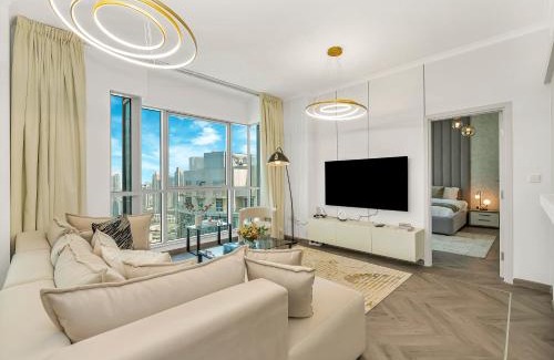 Downtown Dubai Apartamento | Luxe 4 bedroom Apartment I Burj Khalifa & Fountain Views I Free Gym, Pool, Parking, Wi-Fi and PS5 I by Skyline Serenity