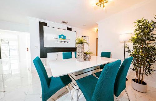West Hollywood Casa | Luxe 4 BR Heated Pool - Hardrock - Stadium - Beach