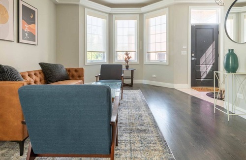 Grand Boulevard Casa | Luxe 4BR Chicago Home W/ Gym
