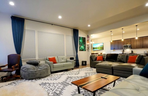 Bozeman Casa | Luxe 4BR Home with Hot Tub & Sauna
