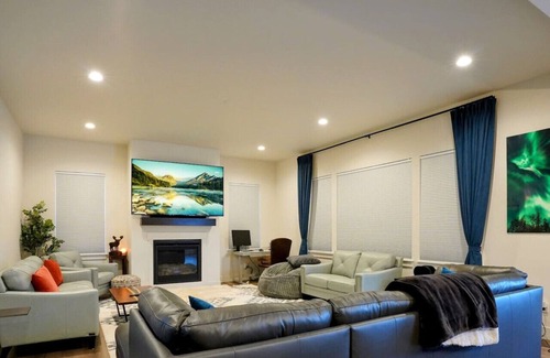 Bozeman Casa | Luxe 4BR Home with Hot Tub & Sauna