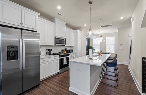 Charlotte Casa | Luxe 4BR King Townhouse w/Rooftop in Uptown CLT!