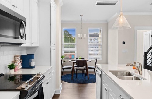 Charlotte Casa | Luxe 4BR King Townhouse w/Rooftop—in Uptown CLT!