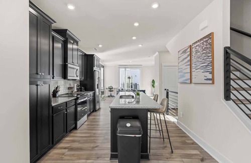 Charlotte Casa | Luxe 4BR King Townhouse w/Rooftop in Uptown CLT!