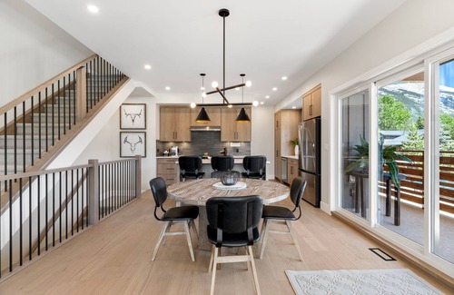 Teepee Town Apartamento | Luxe 4BR Retreat + Hot Tub & Scenic Mountain Views