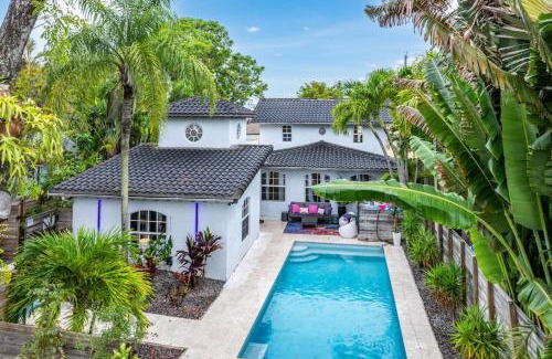 Victoria Park Casa | Luxe 5BR 4BA I Heated Pool 10 Min to Beach I BBQ