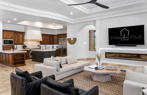 Central Scottsdale Casa | Luxe 8-bedroom retreat w/ golf sim, wellness room. Perfect for corporate getaways. - HIDDEN PALM