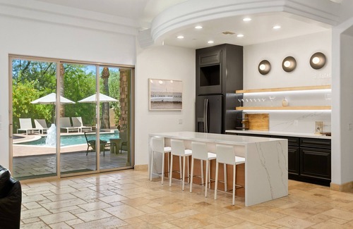 Central Scottsdale Casa | Luxe 8-bedroom retreat w/ golf sim, wellness room. Perfect for corporate getaways. - HIDDEN PALM