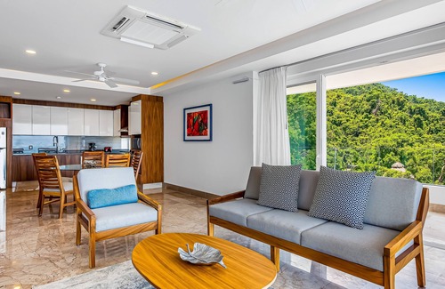 Mismaloya Apartamento | Luxe 8th-floor condo with endless ocean views, pool, spa & balcony