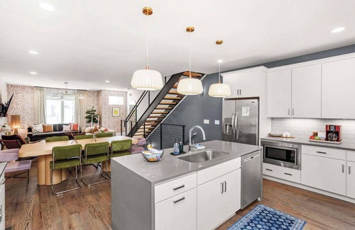Eighth Avenue Casa | LUXE at 8th and Argyle Elite Nashville Vacation Spot!