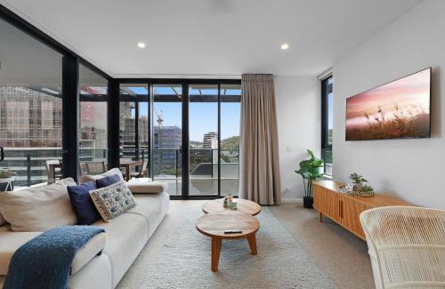 Burleigh Heads Apartamento | Luxe Beachfront 2-Bed With Gym Pool & Views