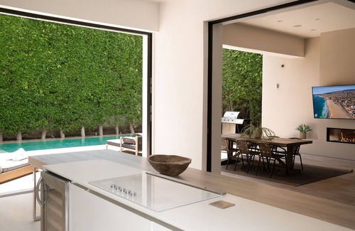 Beverly Grove Casa | Luxe Beverly Grove Villa Private Pool & Style