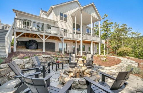 Black Mountain Casa | Luxe Black Mountain Manor on 15 Acres!